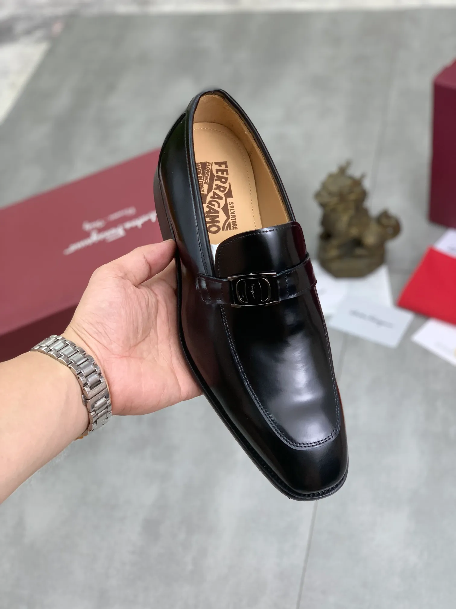 Men's Men's Shoes 💰P460💰[New Style] Water-dyed Niuli 🆘[Salvatore Ferragamo] Ferragamo's latest casual business leather shoes for men! Available at counters simultaneously! The fabric is made of specially imported original open-edge beaded calfskin, and the interior is made of imported water-dyed cowhide. It is absolutely luxurious and leads the fashion trend. Matching code: 38-45 (46 and 47 can be customized); black and brown colors are optional